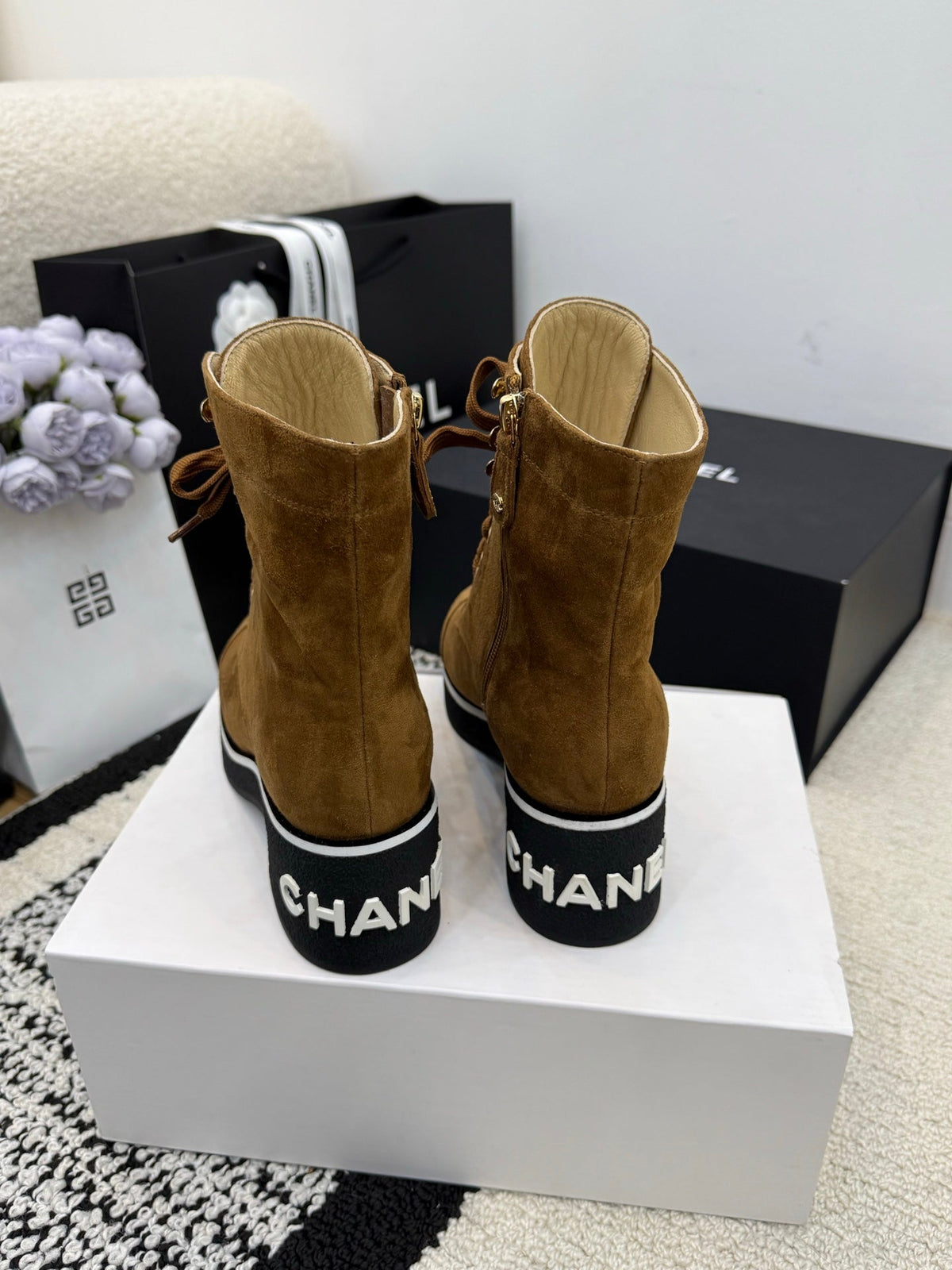 CC 26 Combat Boot Tan Black Suede 588798
