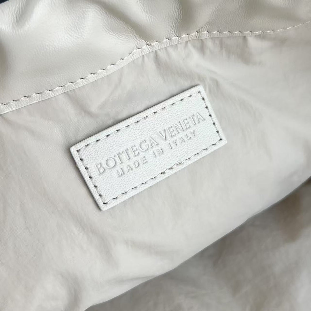 BV Dustbag 32cm White Soft Cowhide 539891