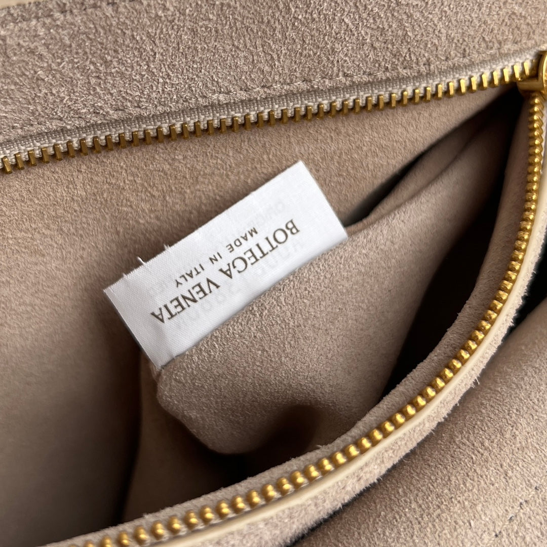 BV Ciao Ciao 34cm bag Beige Silky cowhide 545165