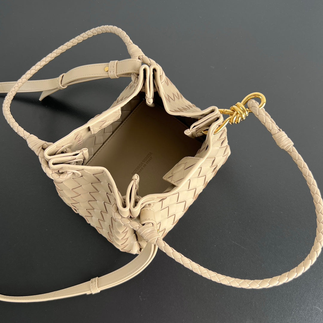 BV Parachute Intrecciato Shoulder Bag Beige Cowhide 545169
