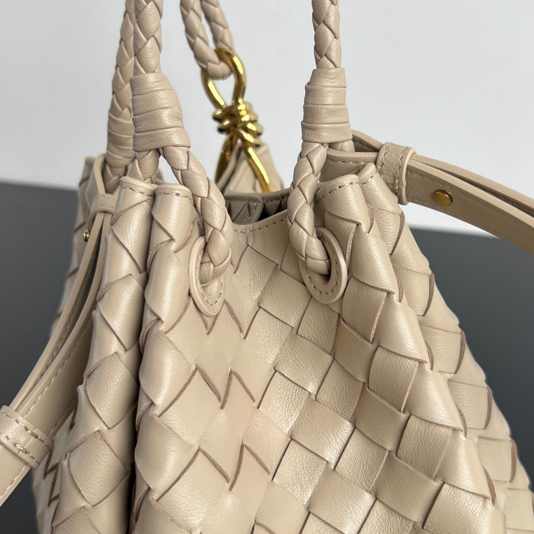 BV Parachute Intrecciato Shoulder Bag Beige Cowhide 545169