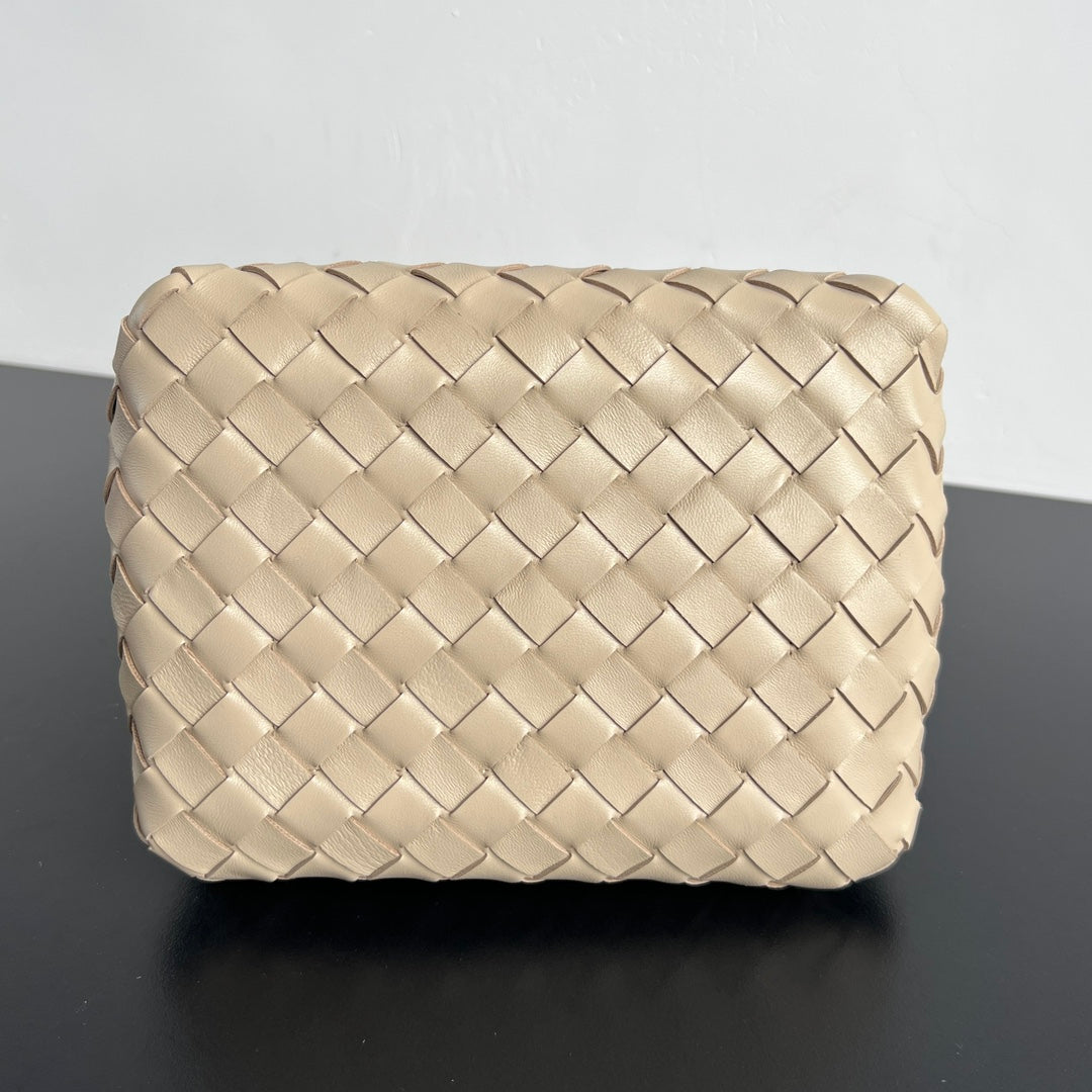 BV Parachute Intrecciato Shoulder Bag Beige Cowhide 545169