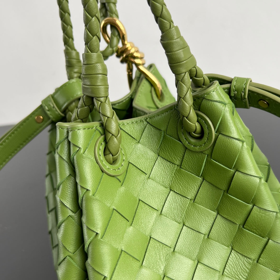 BV Parachute Intrecciato Shoulder Bag Green Cowhide 545172