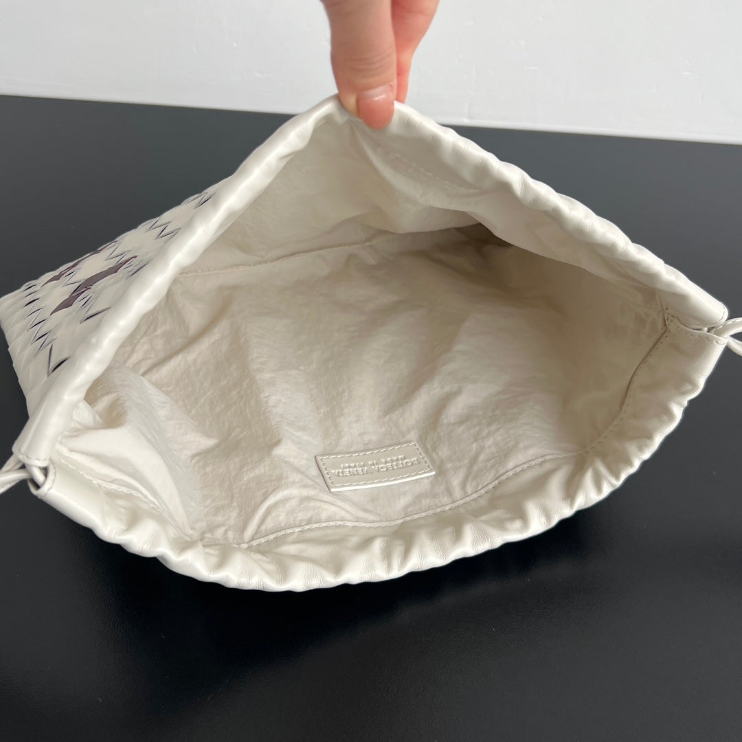 BV Dustbag 32cm White Burgundy Soft Cowhide 545178