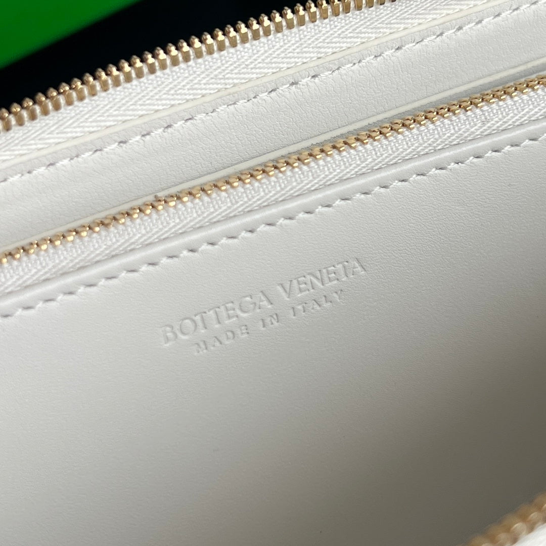 INTRECCIATO 19 WALLET IN WHITE BURGUNDY CALFSKIN 545181