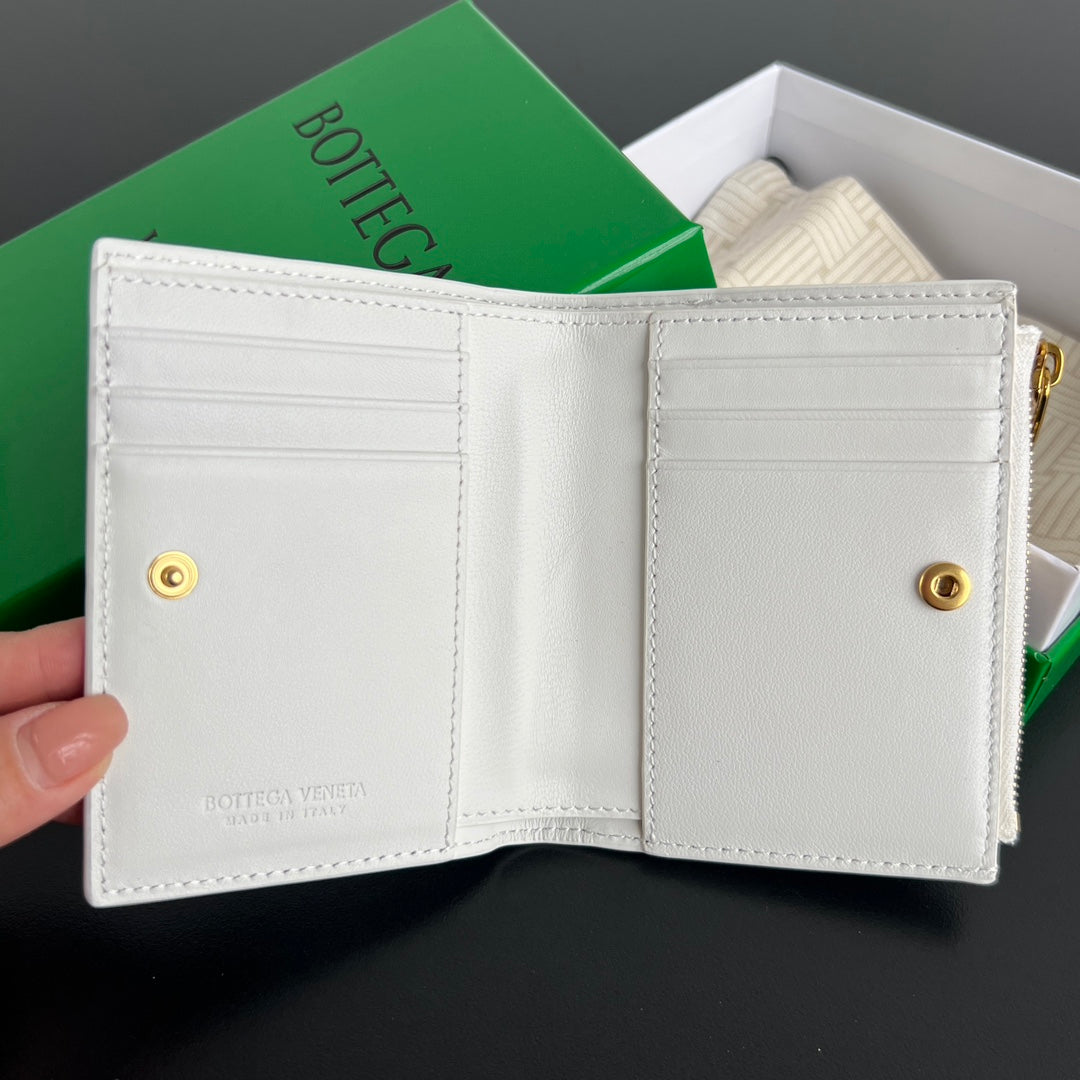 INTRECCIATO 11.5cm WALLET IN WHITE BURGUNDY CALFSKIN 545183