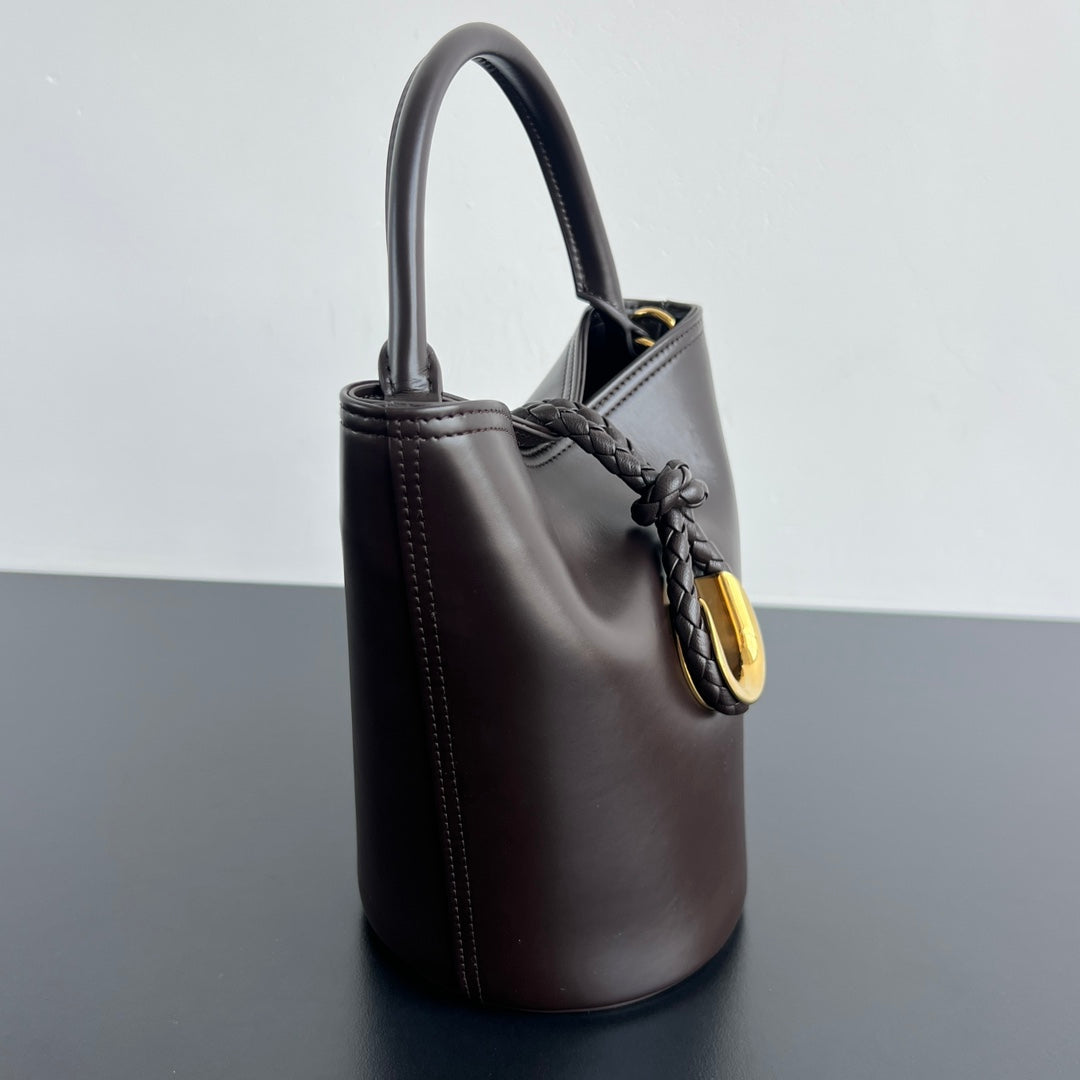 BV Liberta Bucket Chocolate Smooth Calfskin Suede 545226