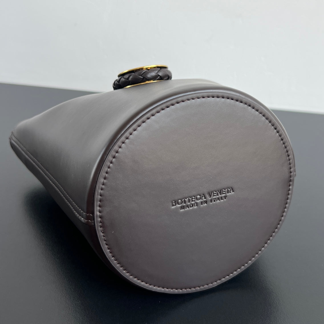 BV Liberta Bucket Chocolate Smooth Calfskin Suede 545226