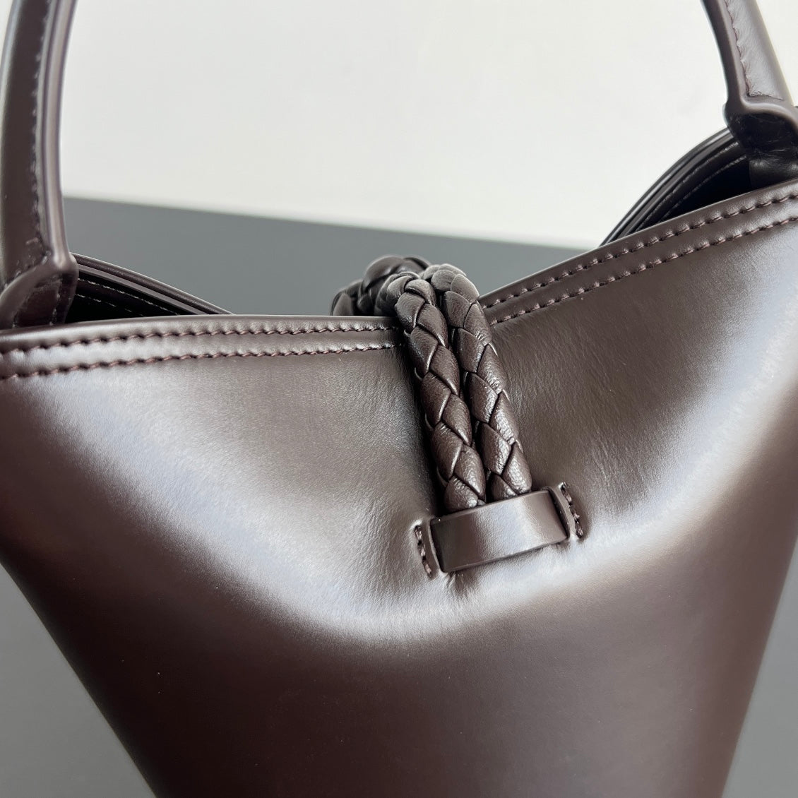 BV Liberta Bucket Chocolate Smooth Calfskin Suede 545226