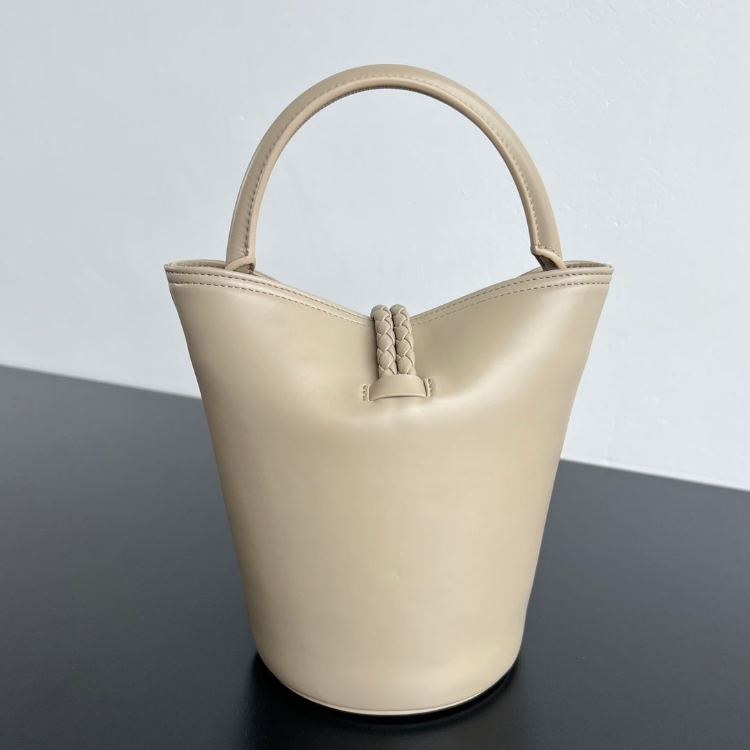 BV Liberta Bucket Beige Smooth Calfskin Suede 559326