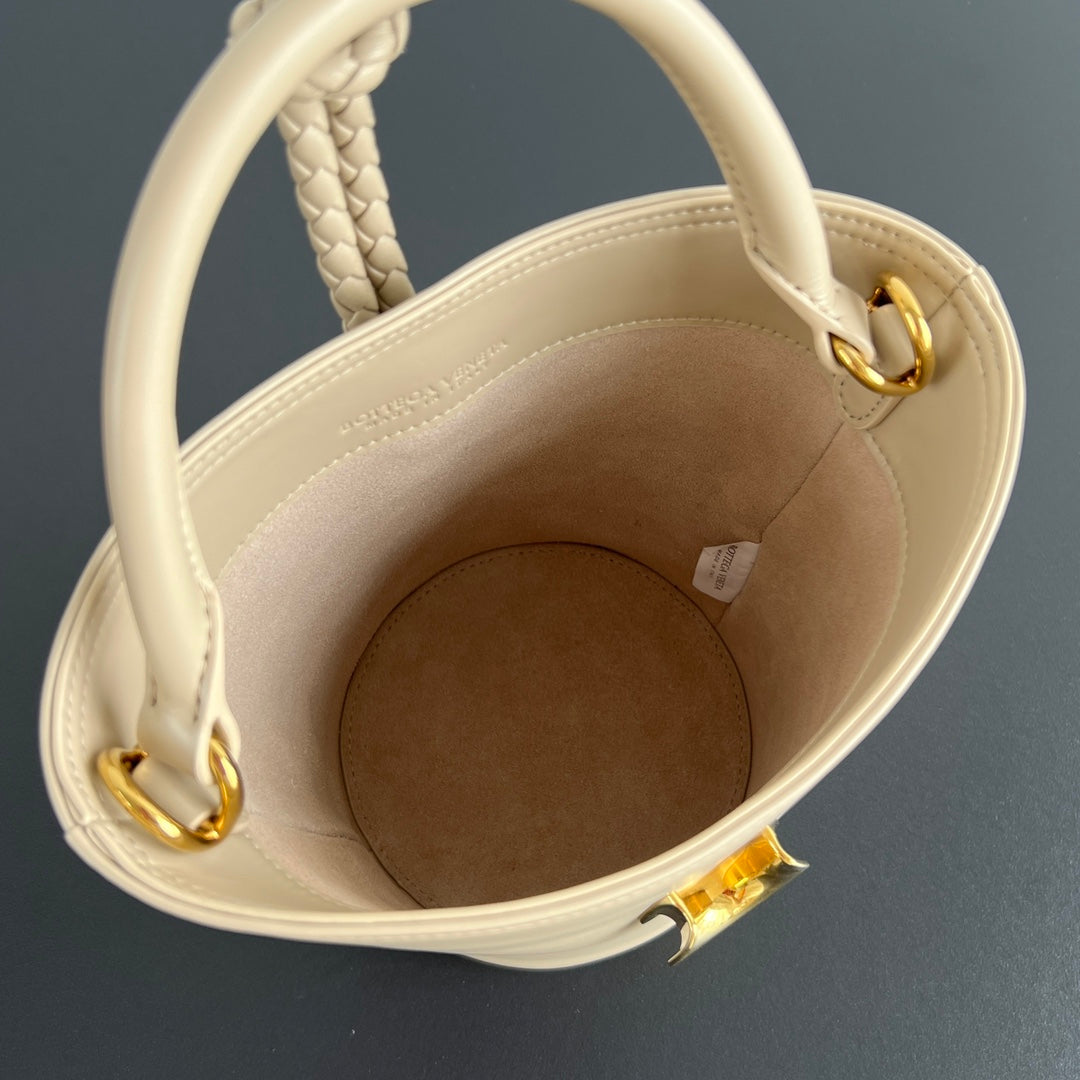 BV Liberta Bucket Beige Smooth Calfskin Suede 559326