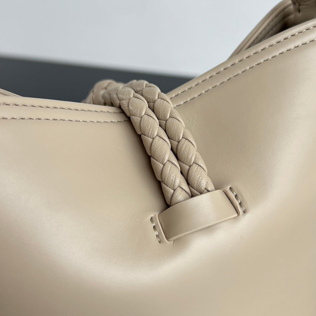 BV Liberta Bucket Beige Smooth Calfskin Suede 559326
