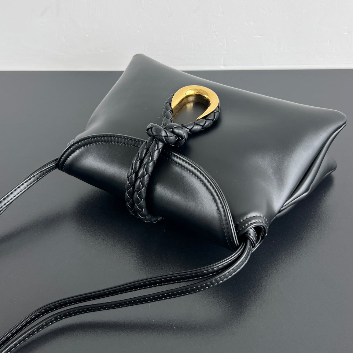 BV Liberta 24cm Bag Black Smooth Calfskin 559328