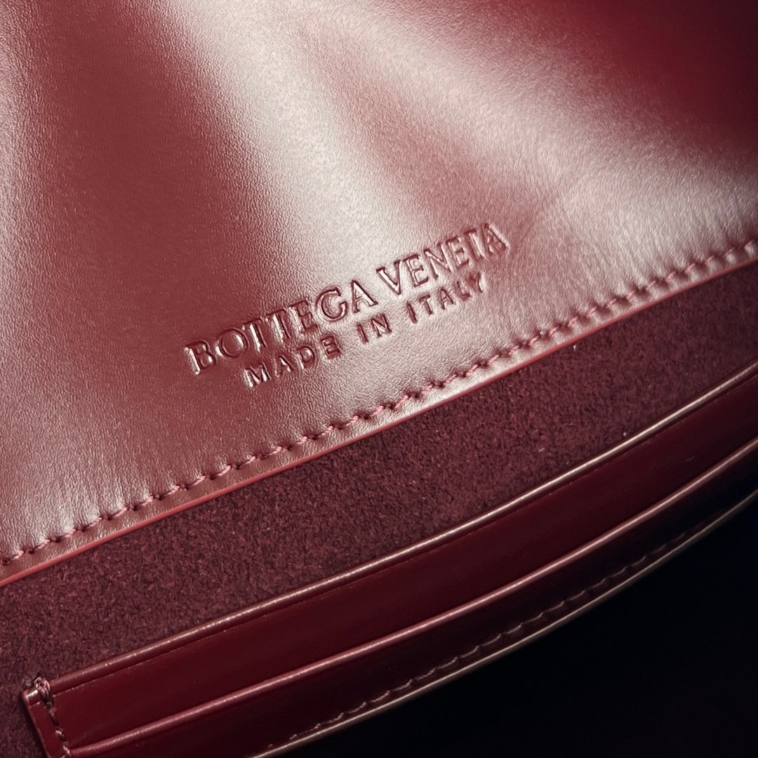 BV Liberta 24cm Bag Burgundy Smooth Calfskin 559330