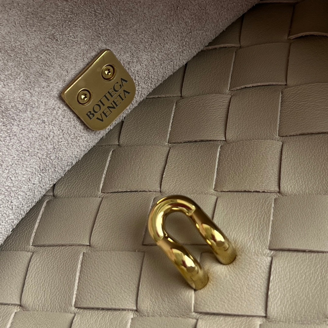 BV Ciao Ciao 26cm Bag Beige Silky Calfskin 563655