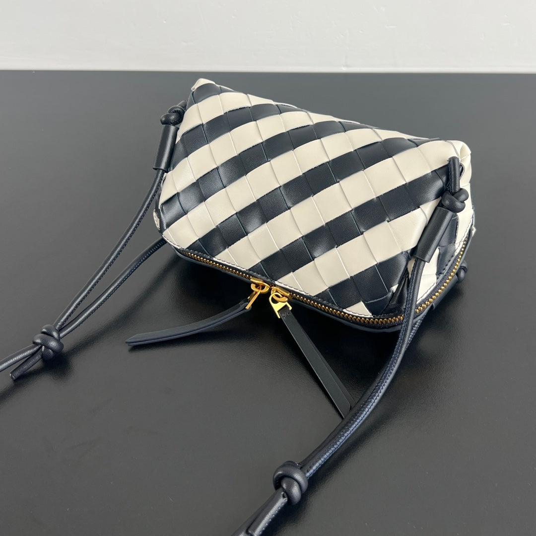 BV Concert Pouch 18.5cm White Black Lambskin 563684