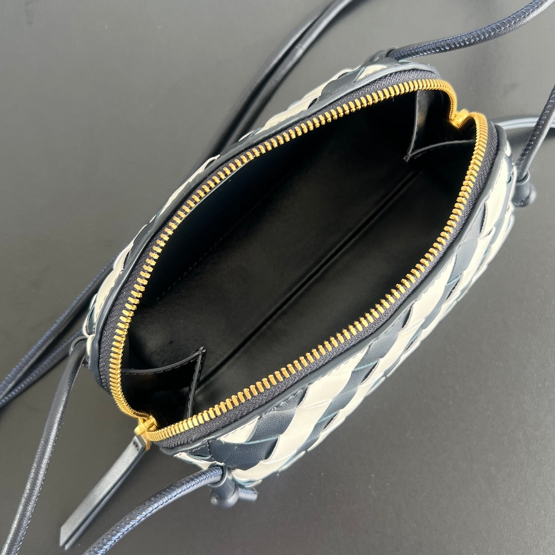 BV Concert Pouch 18.5cm White Black Lambskin 563684