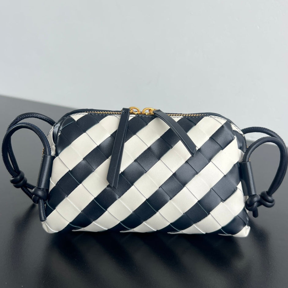 BV Concert Pouch 18.5cm White Black Lambskin 563684