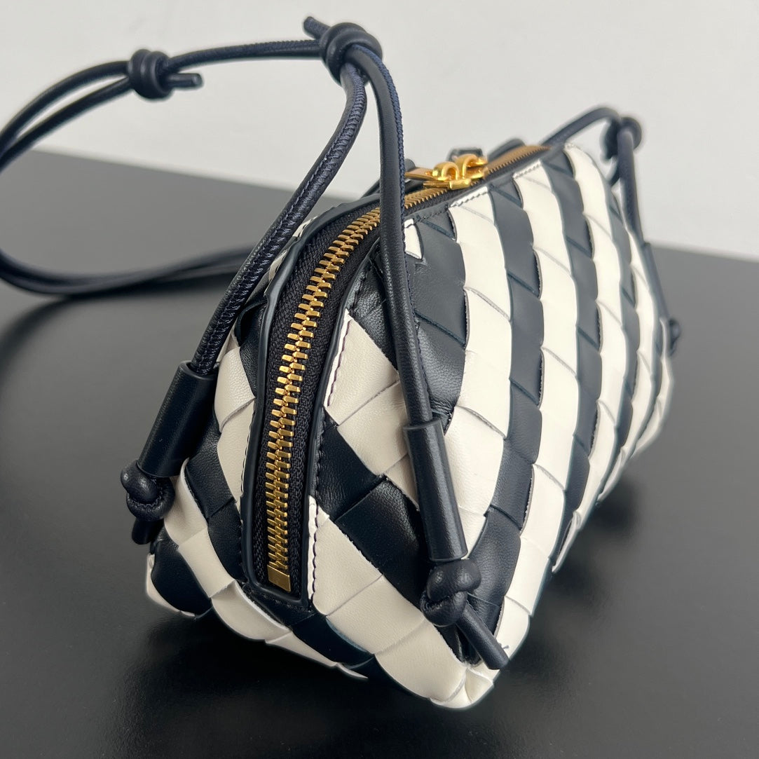 BV Concert Pouch 18.5cm White Black Lambskin 563684
