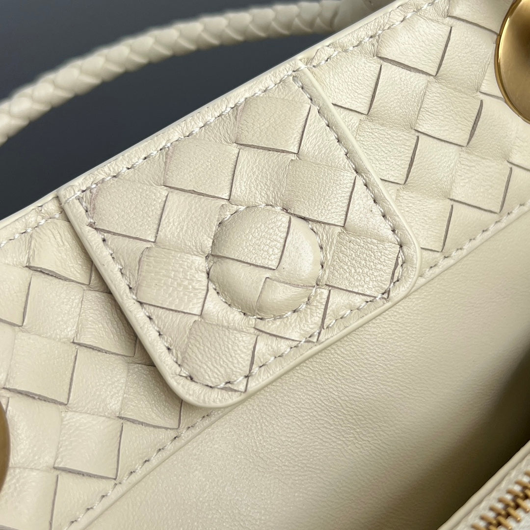 BV Basket 31cm Bag White Napa lambskin 563689