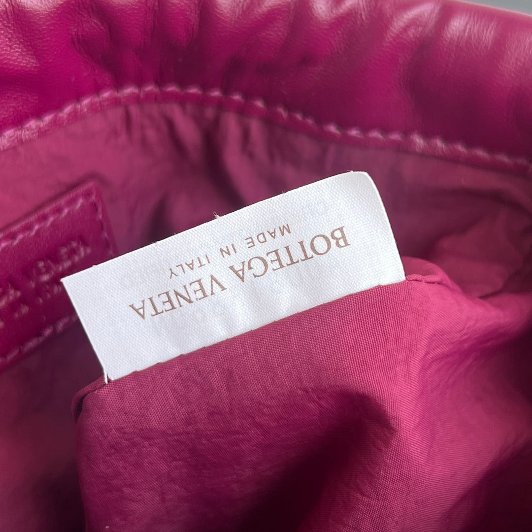 BV Dustbag 21cm Rose Red Soft Cowhide 563691