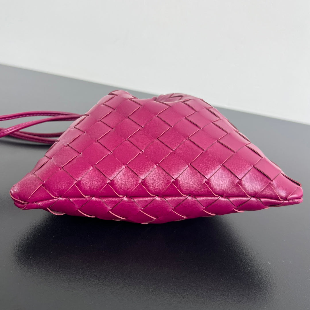 BV Dustbag 21cm Rose Red Soft Cowhide 563691