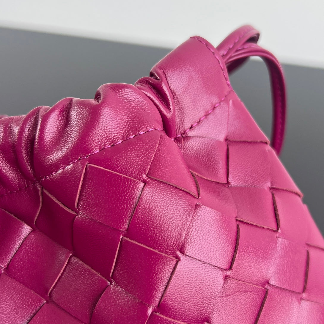 BV Dustbag 21cm Rose Red Soft Cowhide 563691
