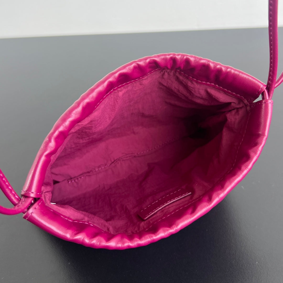 BV Dustbag 21cm Rose Red Soft Cowhide 563691