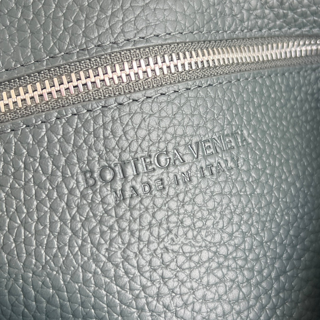 BV Diago 22.5cm Bag Dark Grayish-green Grain Cowhide 563703