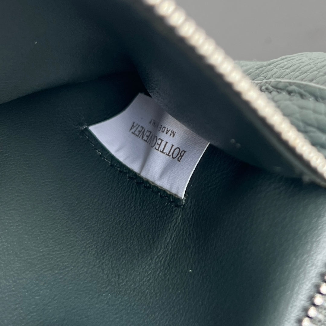 BV Diago 22.5cm Bag Dark Grayish-green Grain Cowhide 563703