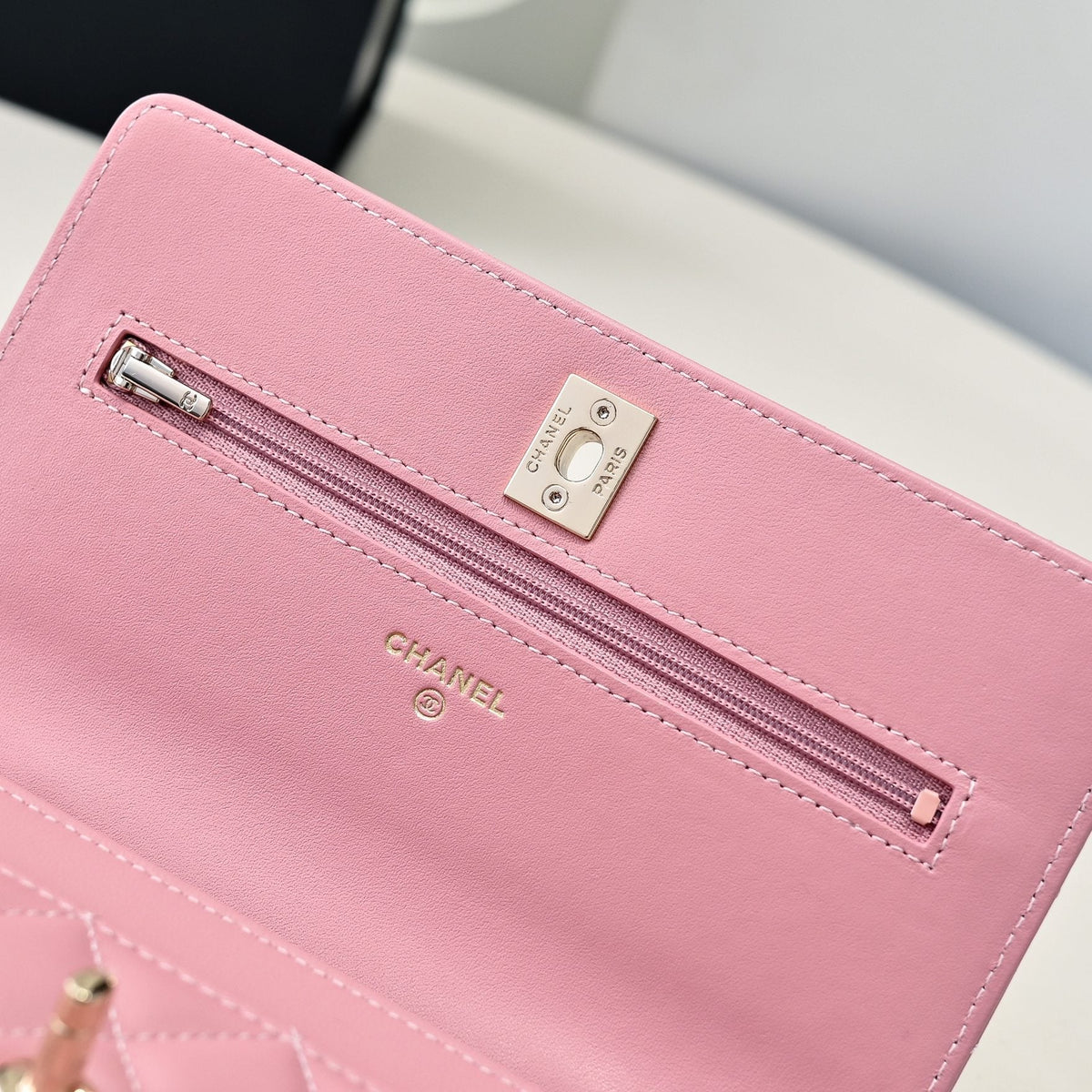 CC 24K Woc Top Handle 19cm Pink Lambskin Light Gold Hardware