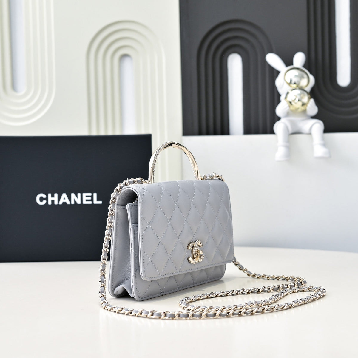CC 24K Woc Top Handle 19cm Light Grey Lambskin Light Gold Hardware