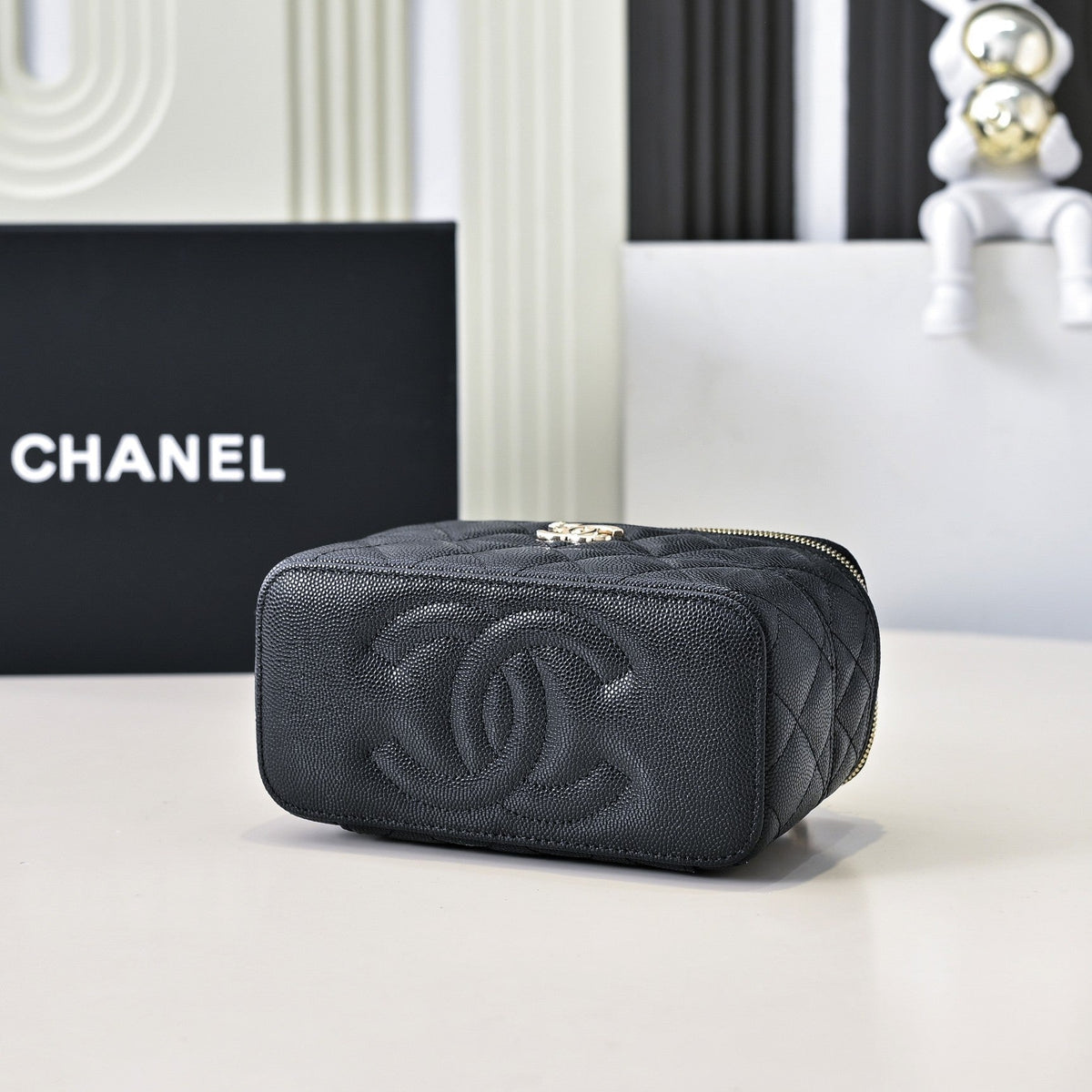 CC 25C Vanity Top Handle 17cm Black Grained Calfskin Light Gold Hardware