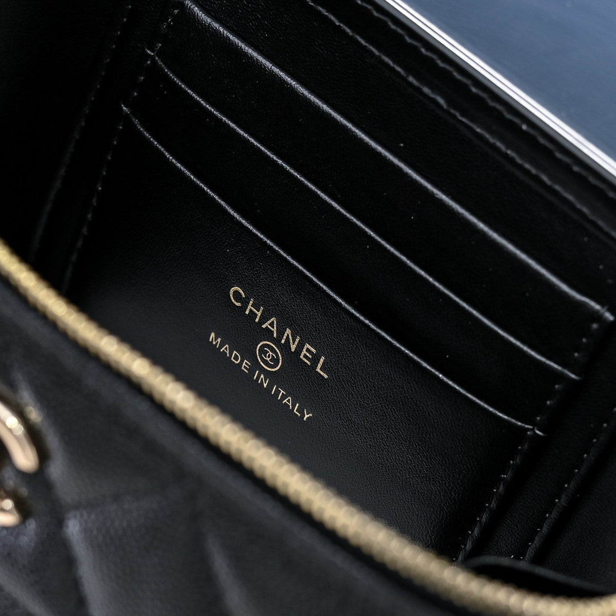 CC 25C Vanity Top Handle 17cm Black Grained Calfskin Light Gold Hardware