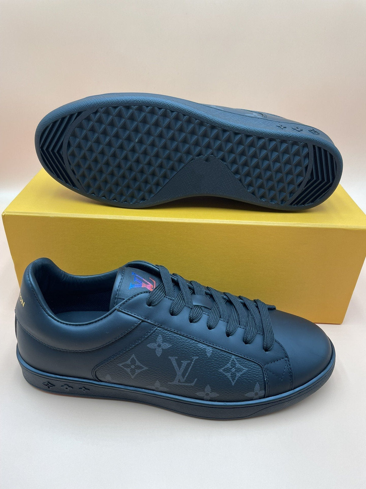 LV RIVOLI BLACK SNEAKER