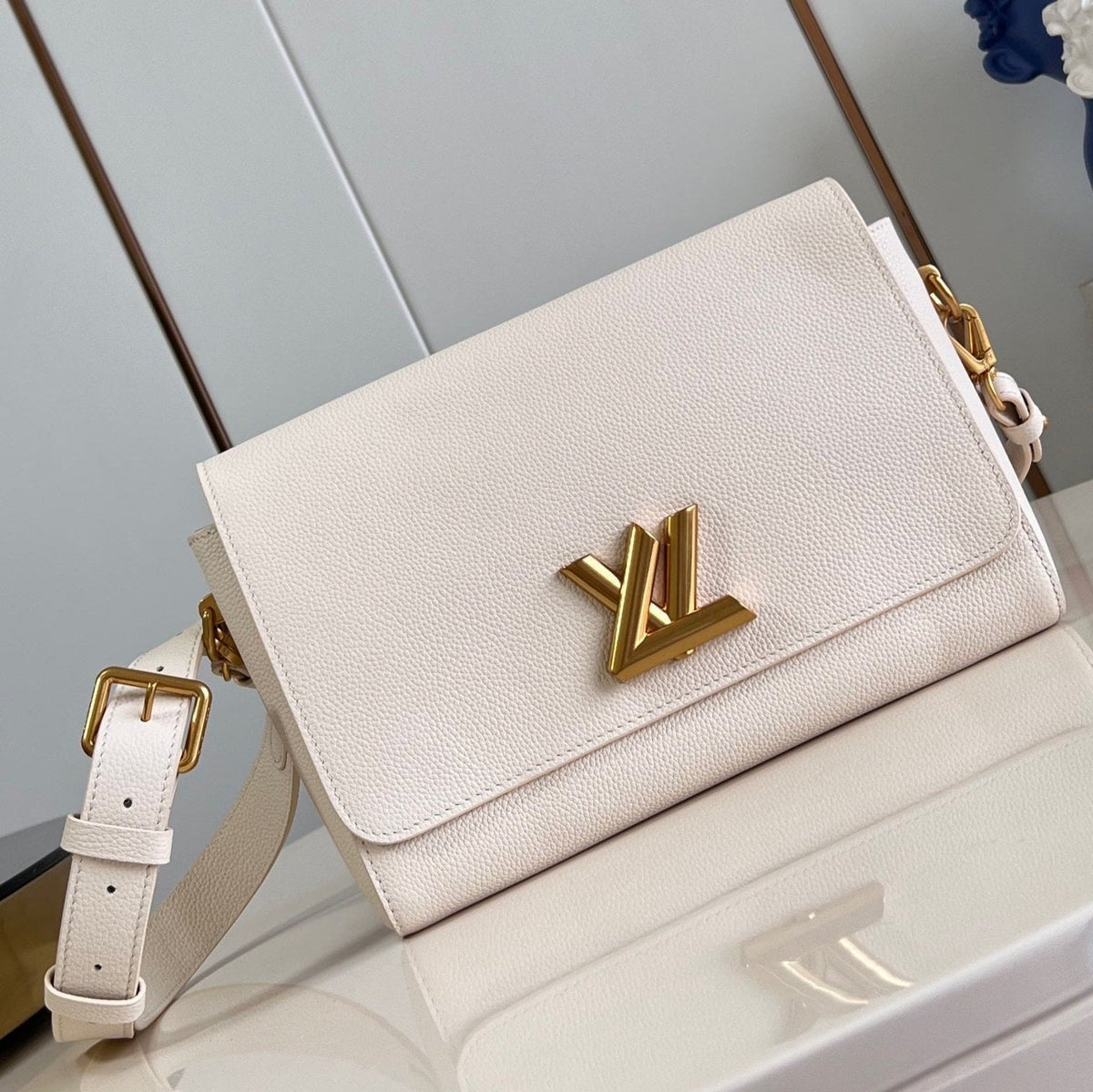 lv soft twist 27cm quartz calfskin gold hardware