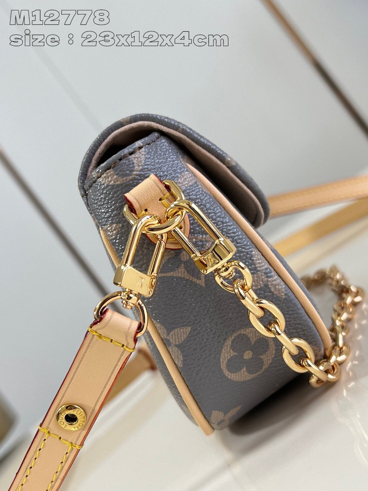 LV Woc Ivy 23.5 Gray Monogram Coasted Canvas