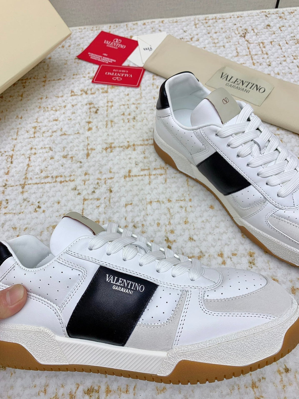 VT 25 Low Top Garavani Sneaker White Blue Cowhide 331678