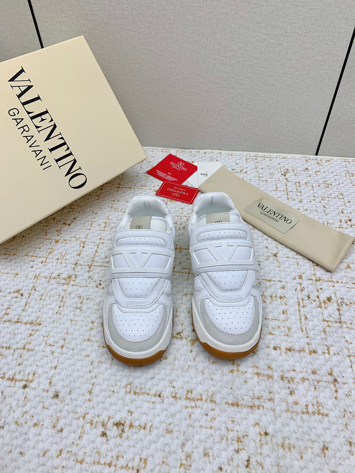 VT 25 Joy Play Low Top Sneaker White Cowhide 331680