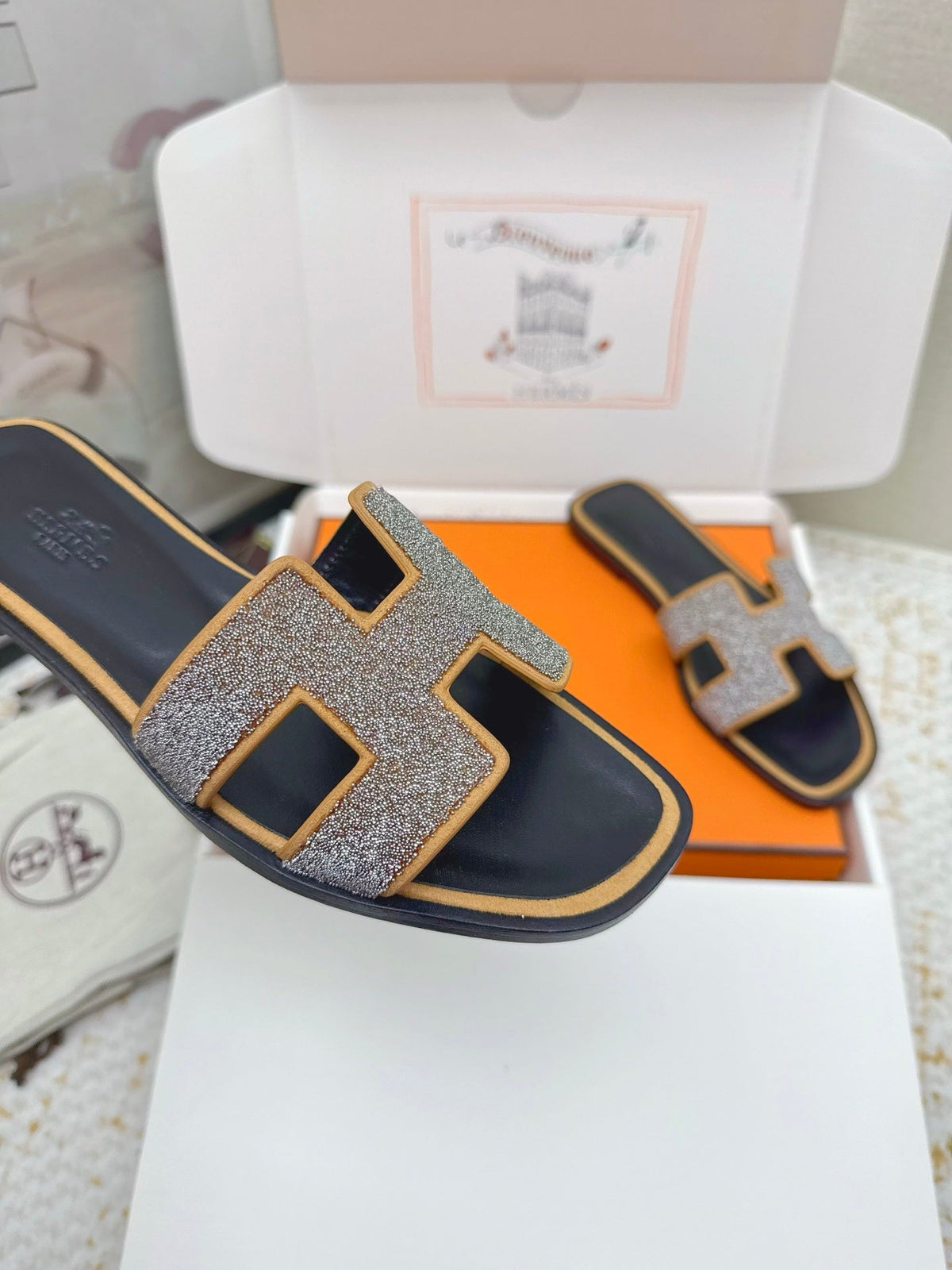 HM 26ss Oran Sandals Black Beige Gray Rhinestone Cowhide 625261