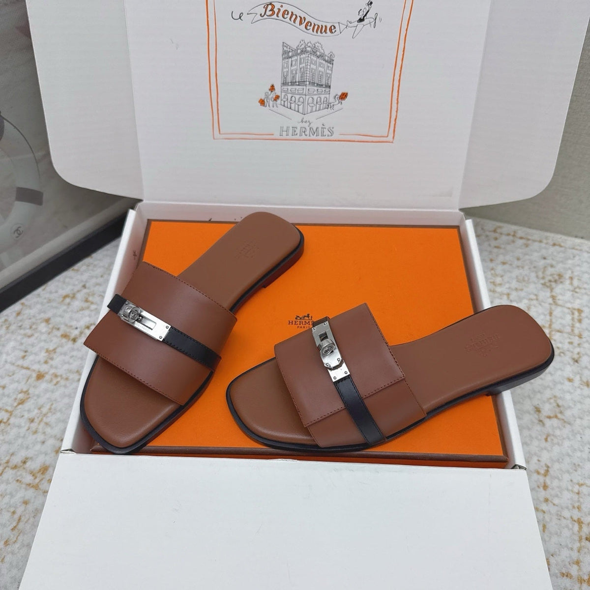 HM 26ss Oasis Sandals Brown Black Sheepskin Sliver Buckle 625170