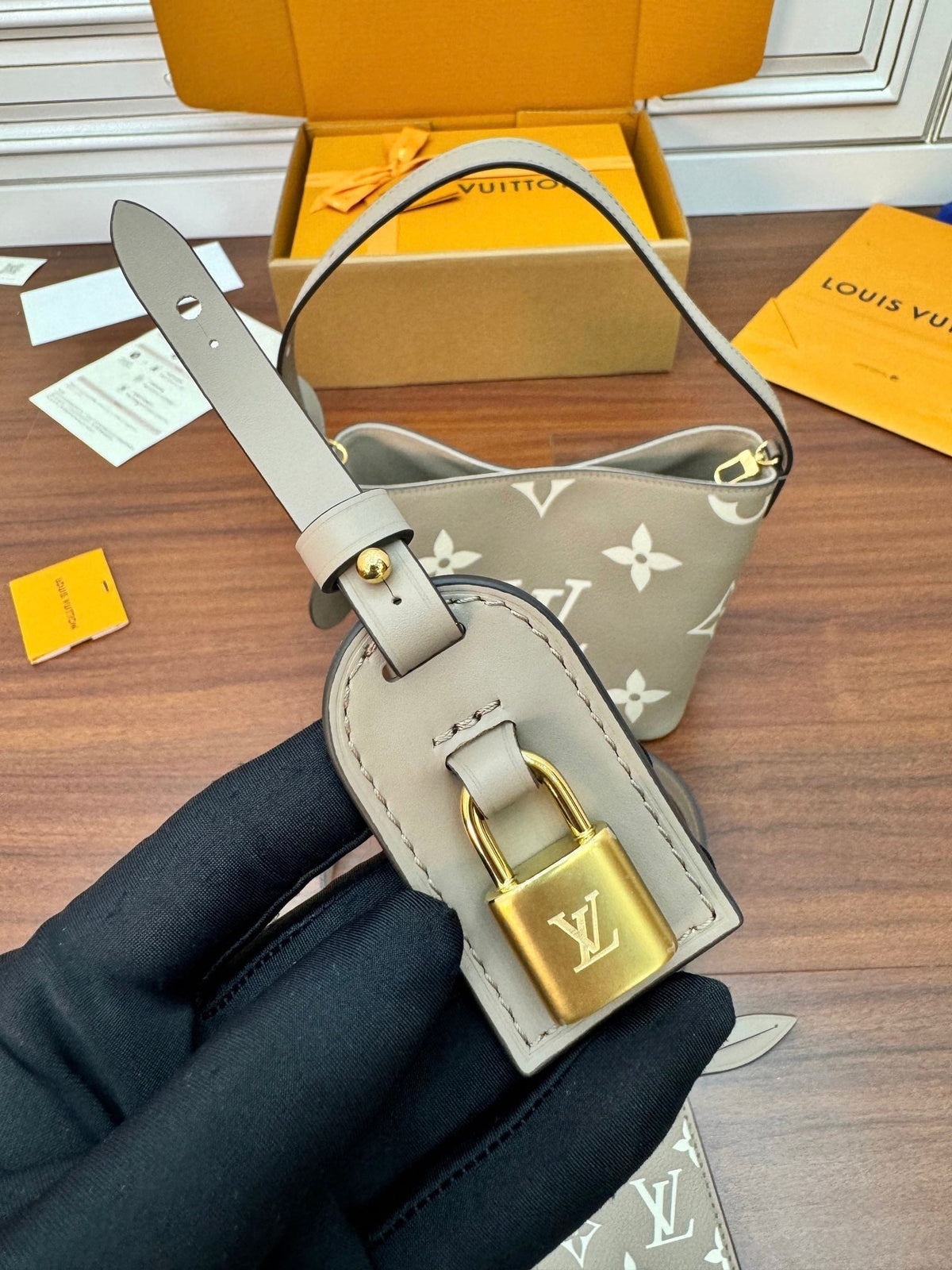 LV Bucket Bag 16cm Khaki Nude Monogram Canvas 330403