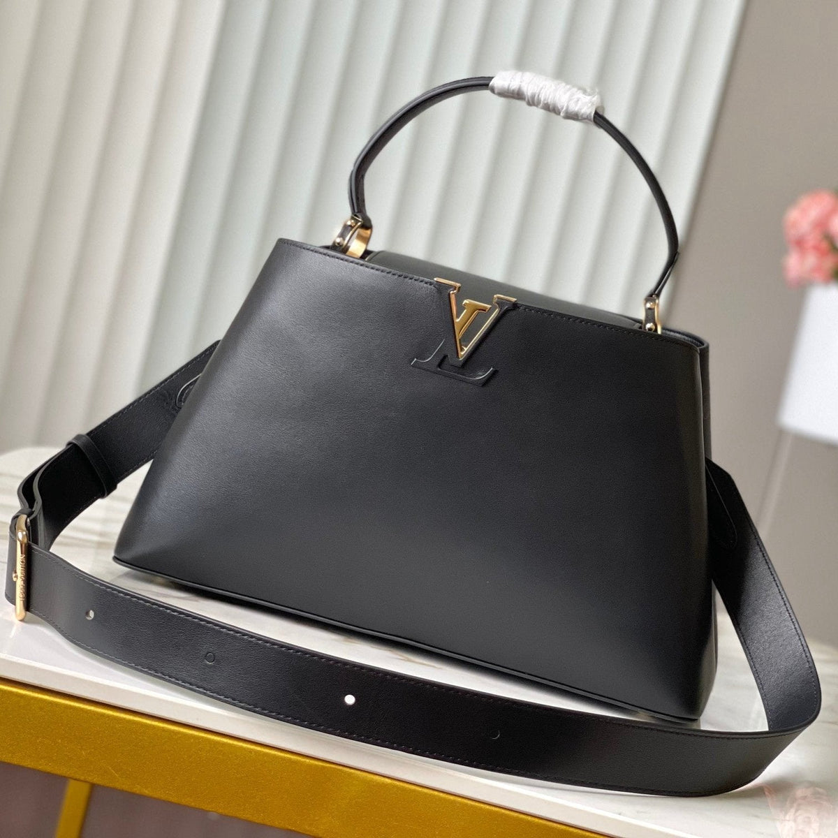 CAPUCINES GM 38CM BLACK TAURILLON LEATHER