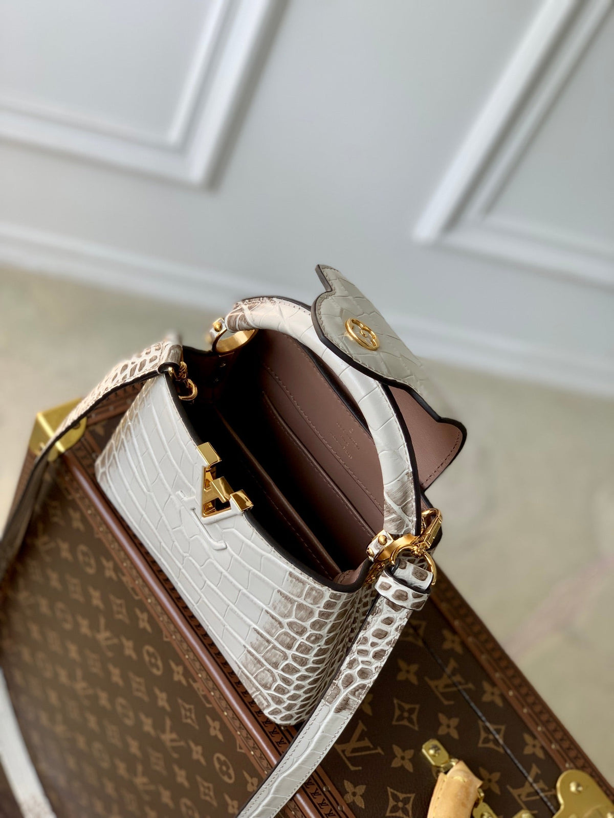 CAPUCINES MINI 21 WHITE GREY CROCODILE EMBOSSED CALFSKIN GOLD HARDWARE