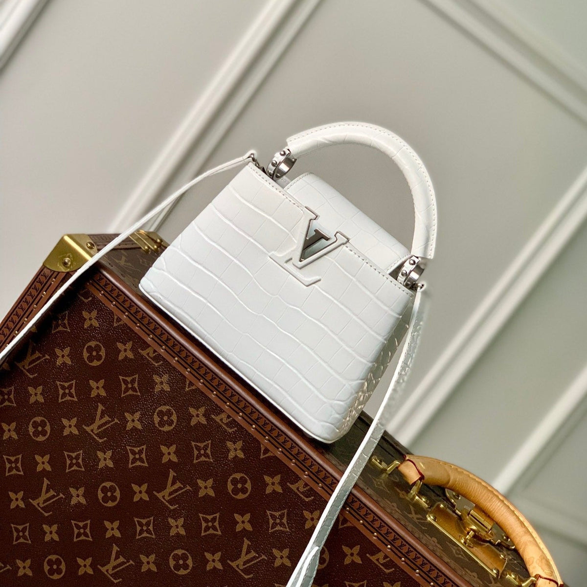 CAPUCINES MINI 21 WHITE CROCODILE EMBOSSED CALFSKIN SILVER HARDWARE