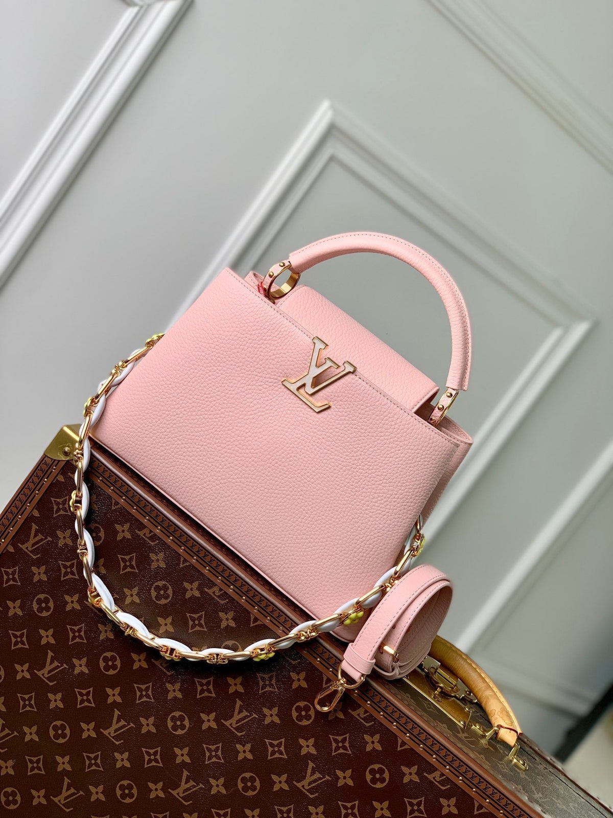 capucines mm 31.5 pink taurillon leather mop gold hardware