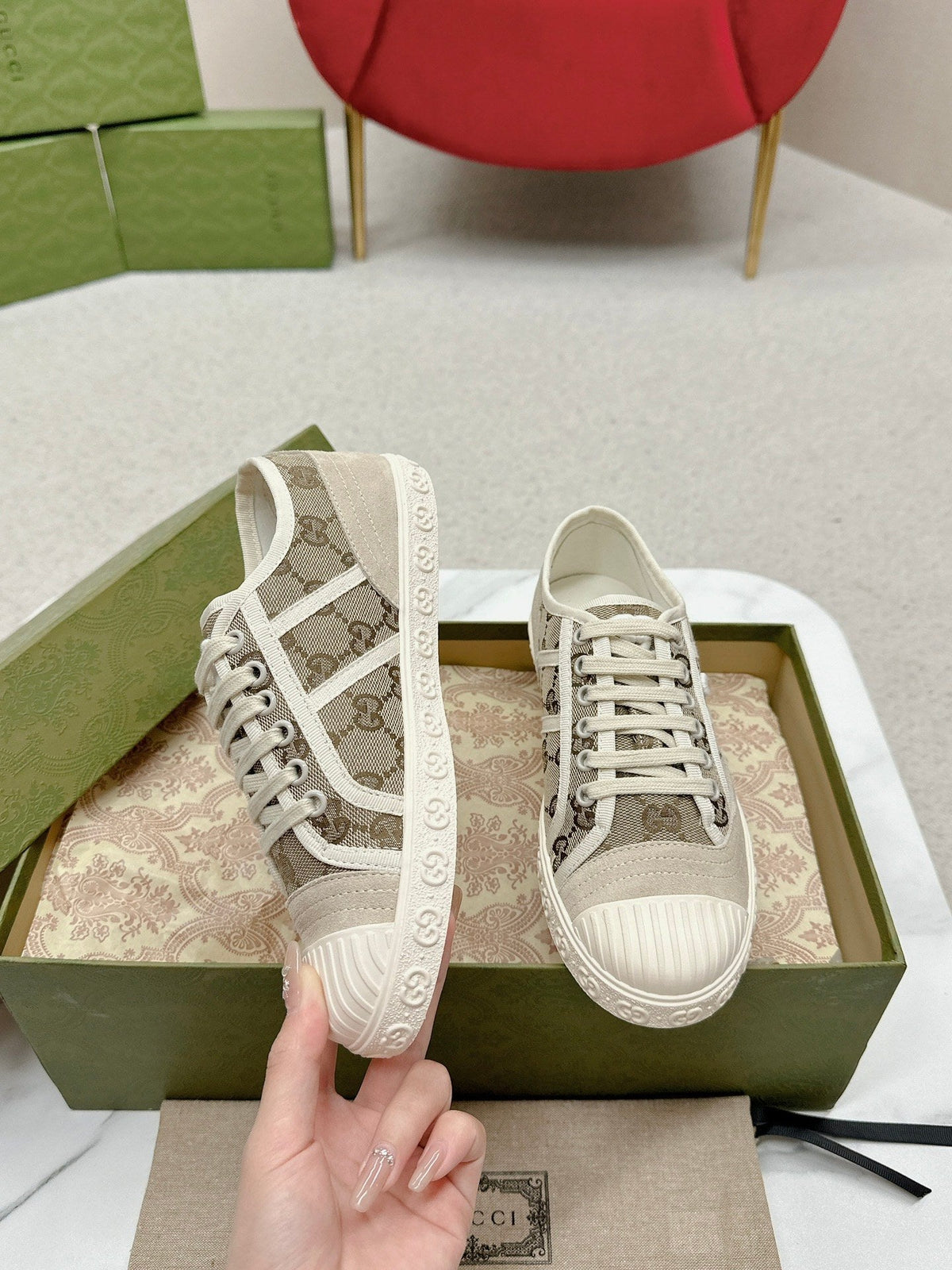 GG TRAINER SCALLOPED TOE LIGHT GRAY DENIM