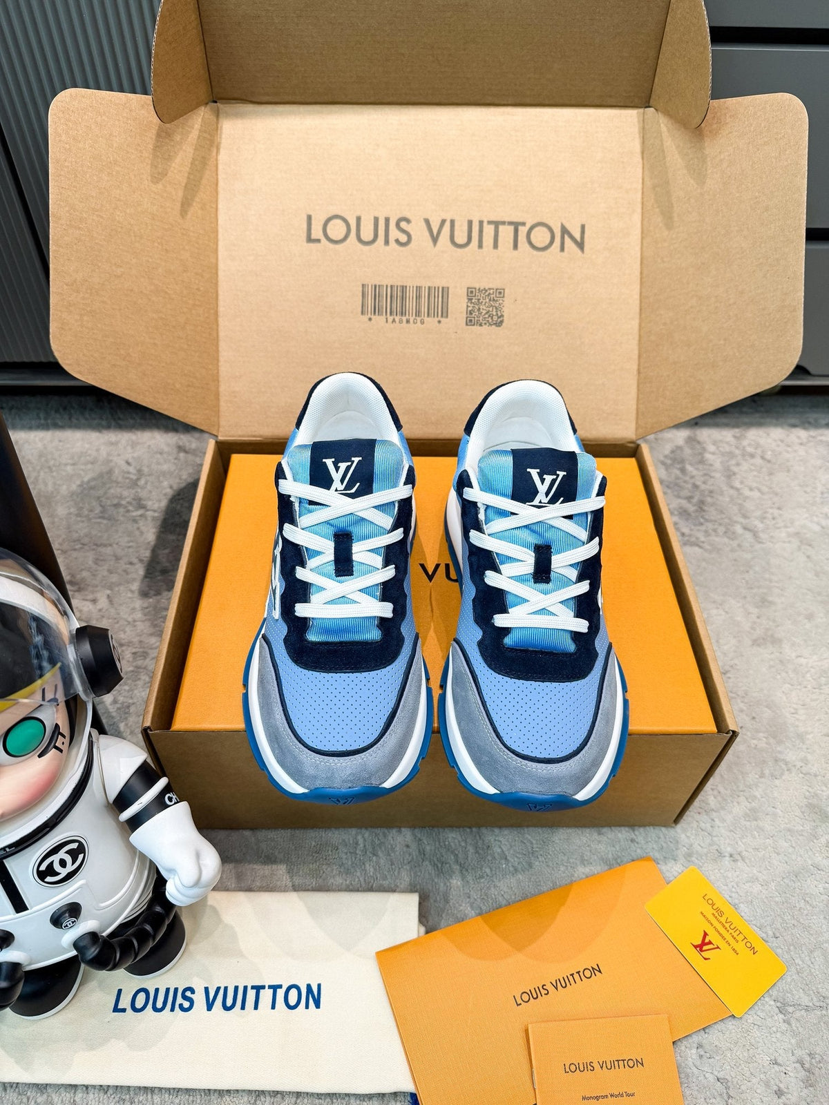 LV 26ss Platform Sneaker Blue Black Mesh Suede 625421