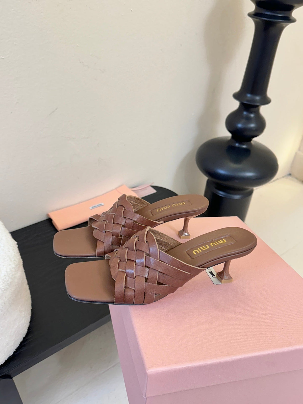 MIU 26ss Flat Sandals 50 Brown Sheepskin 627350