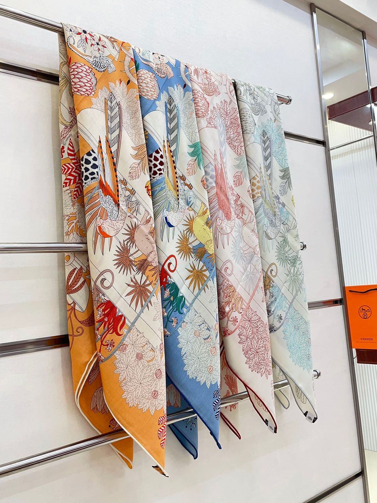 PRECIOUS PARADISE SCARF 135 CM IN COLORFUL CASHMERE AND SILK 379790